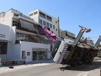 Περιστέρι: Γερανοφόρο έπεσε πάνω σε διώρ...