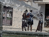 Καύσωνας: Επί ποδός οι αρχές - Στη Δυτικ...