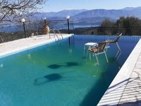 Κέρκυρα: Πάγωσε η πισίνα και έβαλαν πάνω...