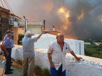 Ώρες αγωνίας στη Ζάκυνθο- Κάηκαν δύο σπί...