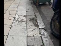 Πάτρα: Περνάς και δεν περνάς- Πεζοδρόμιο...