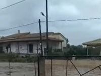 ΔΕΙΤΕ απίστευτες εικόνες από τις πλημμύρ...