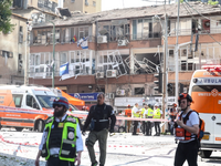 Το Ιράν σφυροκοπά το Ισραήλ με βαλλιστικ...