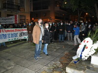 Κατάθεση στεφάνου από τον Τάκη Πετρόπουλ...