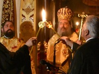 Πάτρα: Επιστρέφουν οι πιστοί στους ναούς...