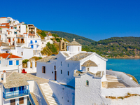 Σκόπελος: Η Mirror την εντάσσει στις 10 ...