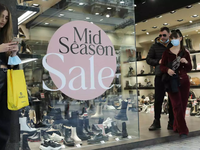 Ενδιάμεσες εκπτώσεις: Πότε ξεκινούν, πόσ...