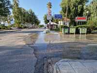 Ζηλέψαμε τον Βόλο - Έσπασε αγωγός πλημμύ...