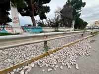 Πάτρα: Όλο και καλύτερα- Έριξαν τις πέτρ...