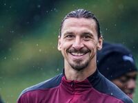 Ζλάταν Ιμπραΐμοβιτς: Με φανέλα της ΑΕΚ σ...