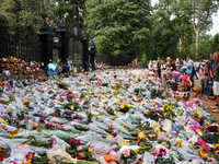 Βασίλισσα Ελισάβετ:  Η σορός της έφτασε ...