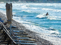 Καιρός: Επιμένει το μελτέμι, πολύ υψηλός...