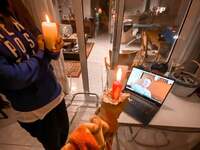 Πάτρα: Ανάσταση στα μπαλκόνια κι ευχές μ...