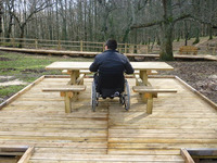 Από ξύλινα δρομάκια, μέχρι τραπεζάκια πι...