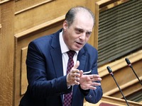 Ο Κυριάκος Βελόπουλος πουλάει αλοιφή κατ...