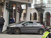 Πάτρα: Σφοδρή σύγκρουση οχημάτων με το &...