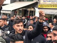 Θεσσαλονίκη: Ρομά σκίζουν και καίνε εικο...