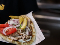 Σουβλάκι έως 5 ευρώ: Πώς υπερδιπλασιάστη...