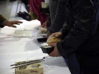 Χριστουγεννιάτικο τραπέζι σε περισσότερε...