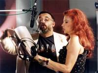 Ο Θάνος Μικρούτσικος και οι ευχές στην Μ...