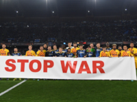 Νάπολι και Μπάρτσα σήκωσαν πανό «Stop Wa...