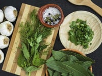 Ξεχάστε το αλάτι: Το βότανο που ενισχύει...