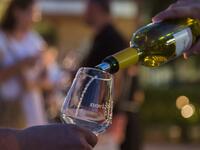 Οινοξένεια 2024: Ξεκινά ο θεσμός της Αιγ...