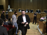 Γιάννης Λαγός: Oι κλέφτες, άθεοι και ανθ...