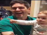 Όταν οι γονείς φιλιούνται τα μωρά... ζηλεύουν!