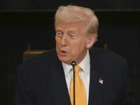 Τραμπ: «Ο Ζελένσκι πήρε τα χρήματα των Η...