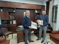 Ο Πέτρος Ψωμάς και μέλη του Σπιράλ επισκ...