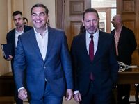 Τσίπρας σε Στουρνάρα: «Φοβάμαι τσουνάμι ...