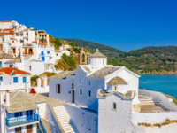 Σκόπελος: Στους 12 κορυφαίους νησιωτικού...