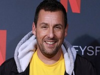 Ο Άνταμ Σάντλερ υπέγραψε με τo Netflix γ...