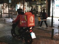 E-food: «Λάθος διατύπωση» απαντά η εταιρ...