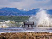 Θυελλώδεις άνεμοι «παγώνουν» τα δρομολόγ...