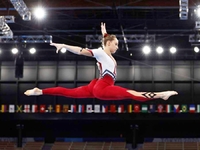 Με ολόσωμες εμφανίσεις διαμαρτυρίας η γυ...