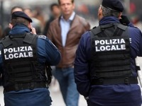 Ιταλία: Εξεγέρσεις σε ιταλικές φυλακές λ...