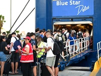 Μαζική έξοδος αδειούχων Αυγούστου- Γεμάτ...