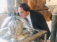 O Πρέσβης της Ουκρανίας προσκύνησε την Τ...