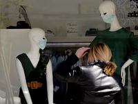 Κορωνοϊός: H ενημέρωση για την έξοδο από...