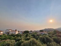 Οι καπνοί από τις φωτιές στη Βοιωτία έκρ...