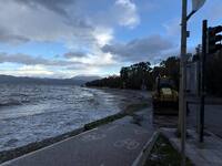 Ο έντονος κυματισμός στην Πλαζ Πατρών &q...