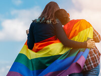 Ομόφυλα ζευγάρια: Ανησυχία στο Μαξίμου γ...