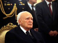 Κάρολος Παπούλιας: Δημοσία δαπάνη και με...