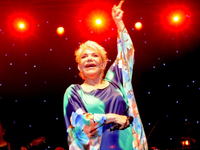 Σε λαϊκό προσκύνημα η σορός της Μαρινέλλ...