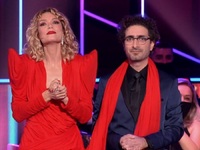 Βίκυ Καγιά: Eighties red diva στο δεύτερ...