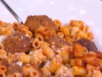 Συνταγή: Κεφτεδάκια κοκκινιστά με κοφτό μακαρονάκι