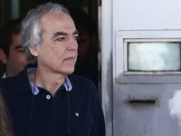 Ο Αρχιεπίσκοπος έστειλε ιερέα για να εξο...