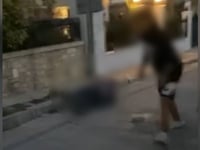 Γλυκά Νερά: Η στιγμή που ο 17χρονος χτυπ...